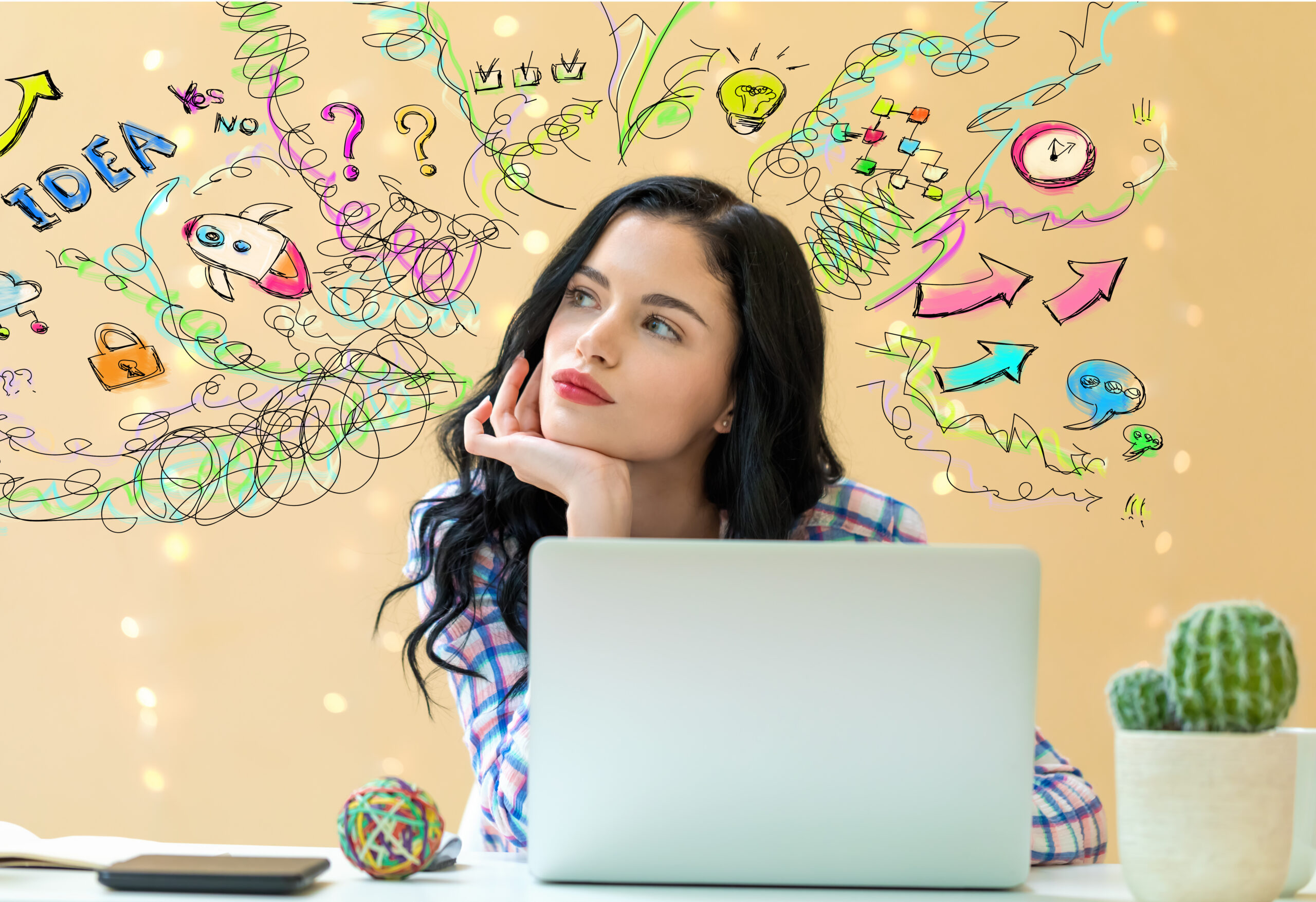 Mulher jovem pensativa diante do laptop, representando a dúvida entre TDAH ou ansiedade